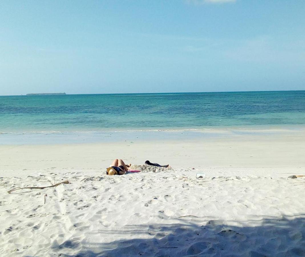 L&J Modern Backpackers Kigamboni Beach House Bed & Breakfast Dar es Salaam Exterior photo
