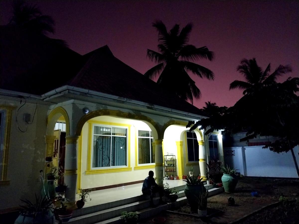 L&J Modern Backpackers Kigamboni Beach House Bed & Breakfast Dar es Salaam Exterior photo