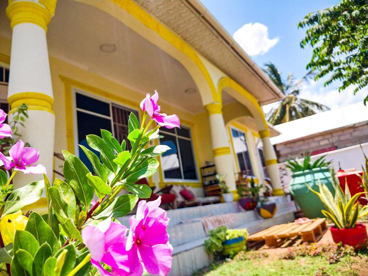 L&J Modern Backpackers Kigamboni Beach House Bed & Breakfast Dar es Salaam Exterior photo