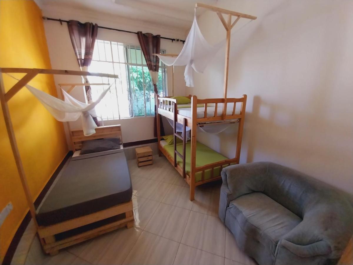 L&J Modern Backpackers Kigamboni Beach House Bed & Breakfast Dar es Salaam Exterior photo